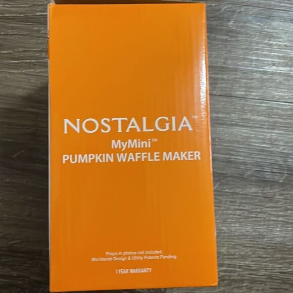 Nostalgia Pumpkin waffle maker (Mini) - Picture 4 of 6